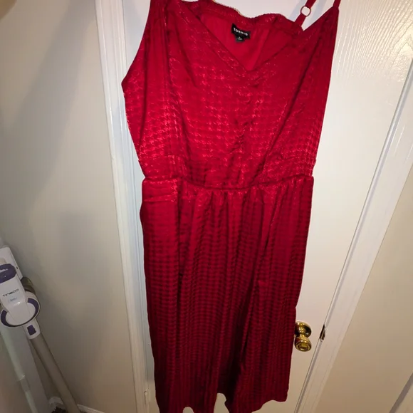 torrid Red and Black Floral Maxi Dress - Picture 15 of 16